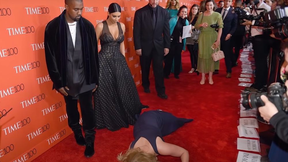 Amy Schumer Falls and Ignored